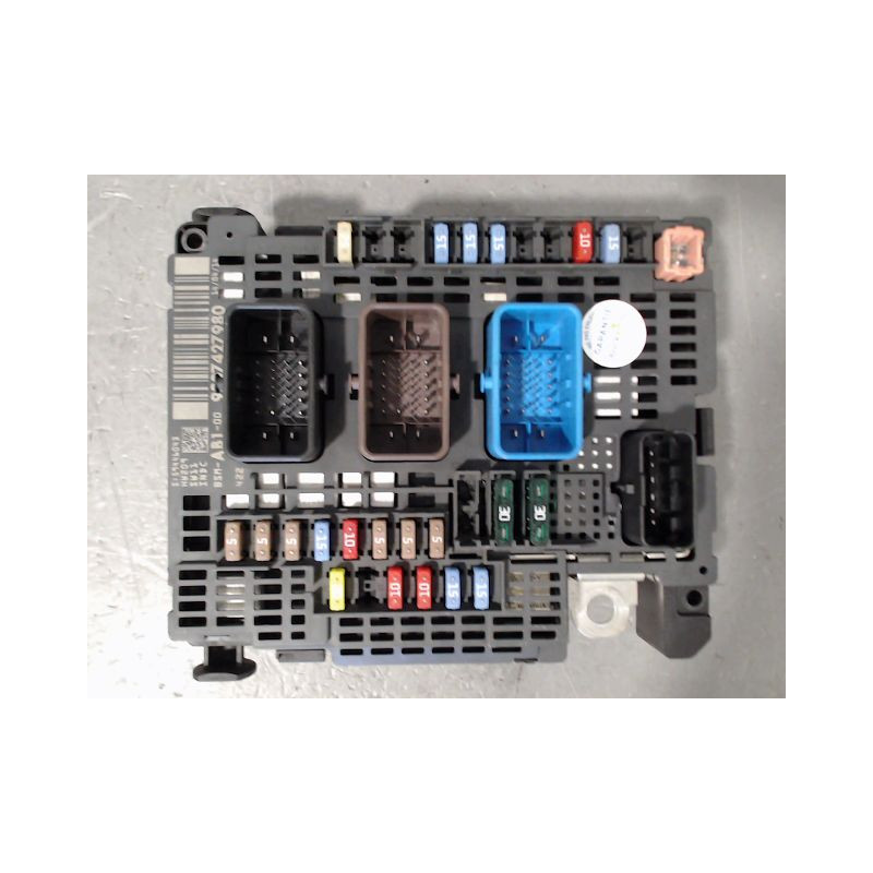 BOITE A FUSIBLES CITROEN C4