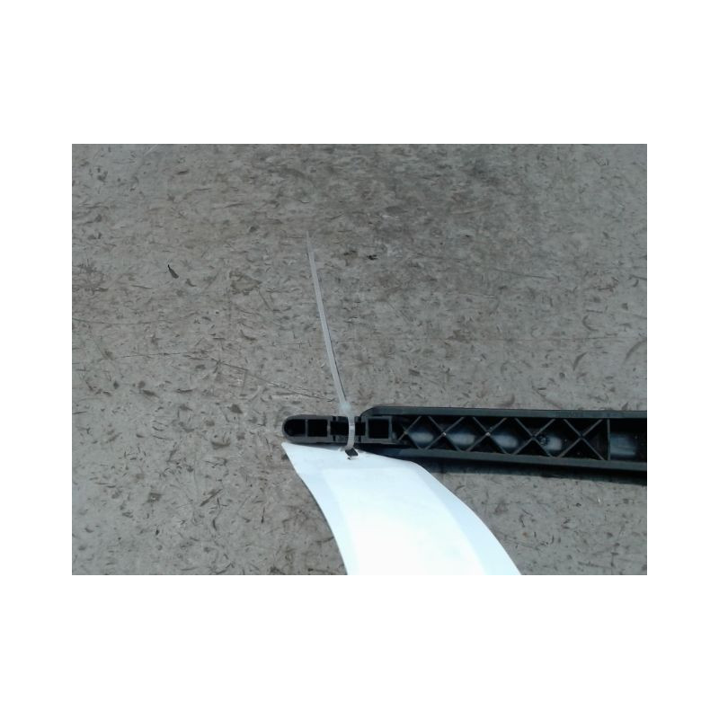 BRAS ESSUIE-GLACE ARRIERE RENAULT CLIO III 2010-