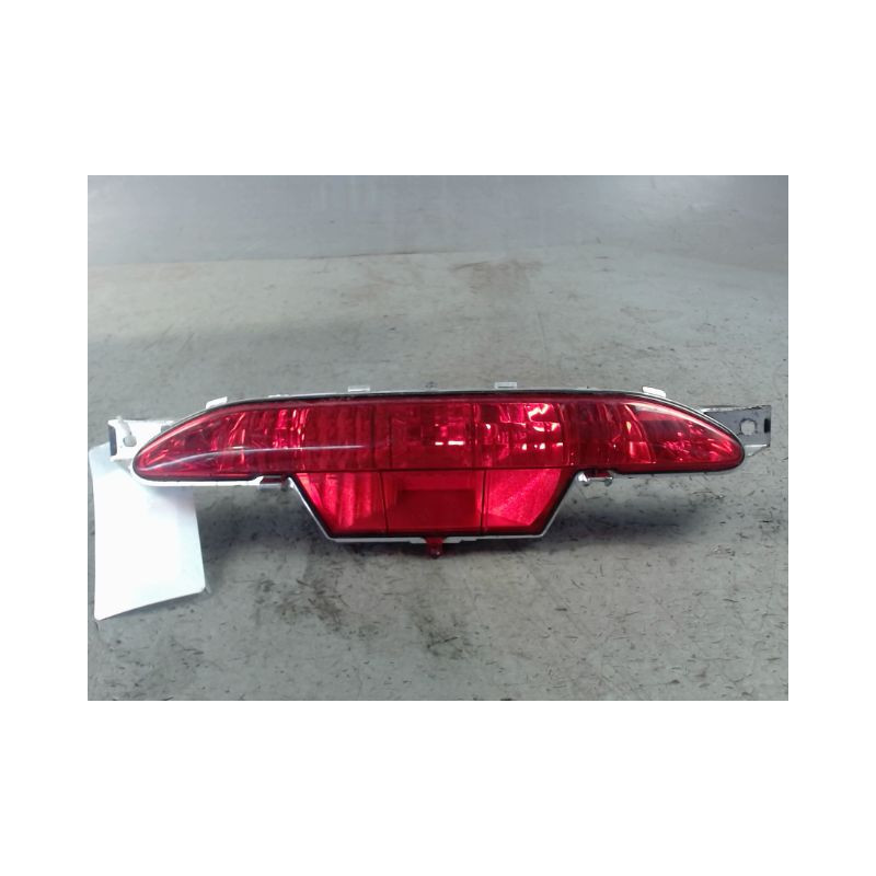 FEU BROUILLARD CENTRAL ARRIERE PEUGEOT 208