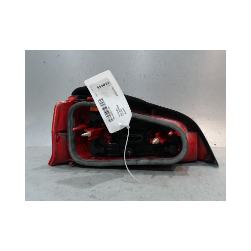 FEU ARRIERE DROIT PEUGEOT 106
