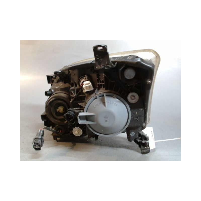 PHARE DROIT TOYOTA AVENSIS 2003-
