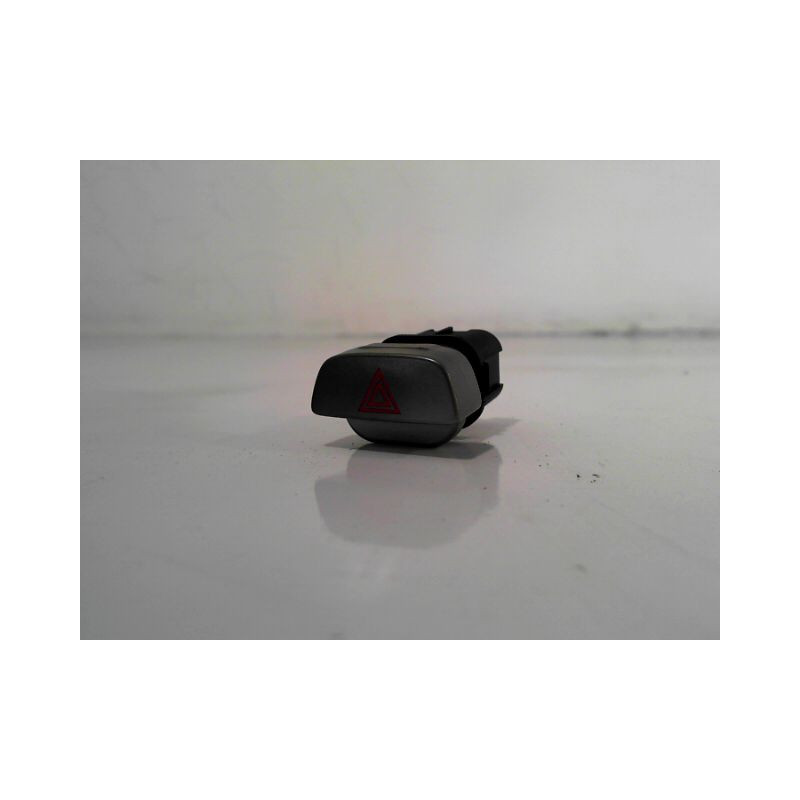 BOUTON DE WARNING FORD FOCUS 2008-