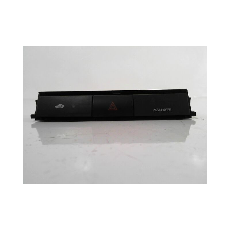 BOUTON DE WARNING TOYOTA COROLLA 2004-