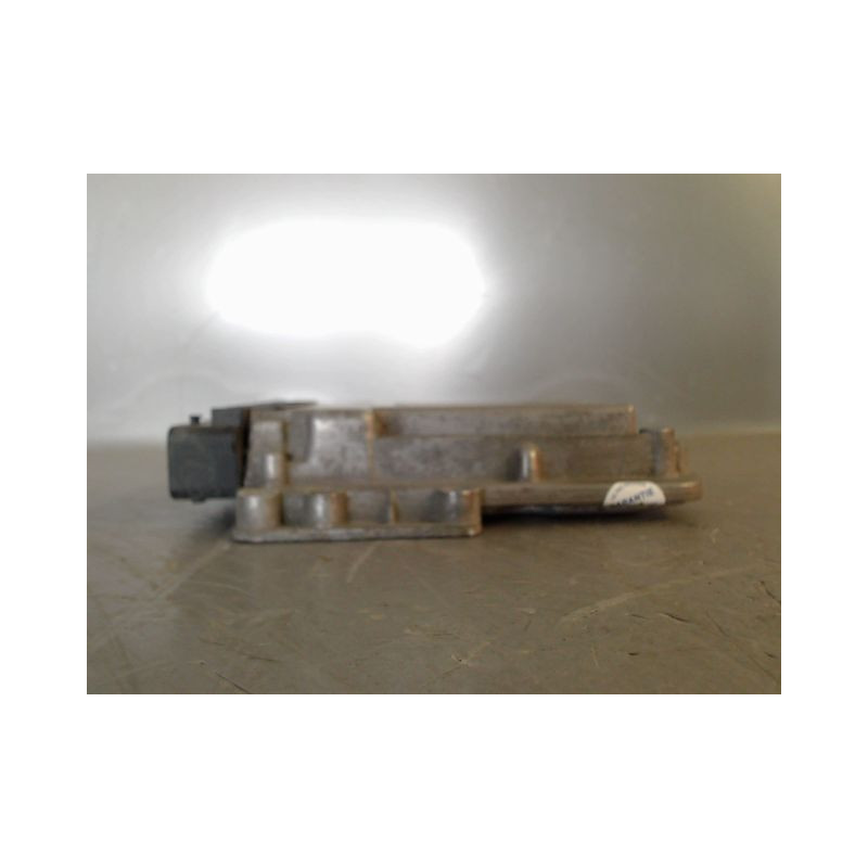 CALCULATEUR MOTEUR RENAULT TRAFIC