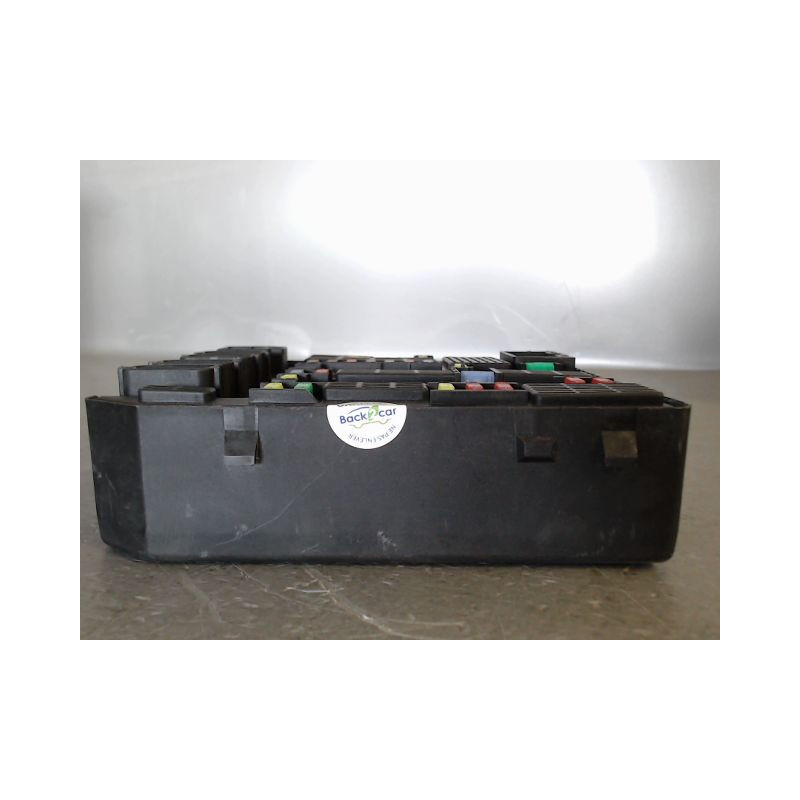 BOITE A FUSIBLES RENAULT MEGANE