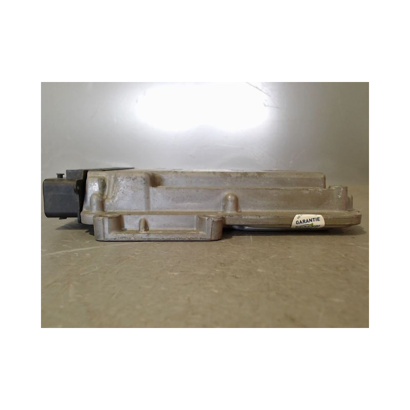 CALCULATEUR MOTEUR RENAULT MASTER