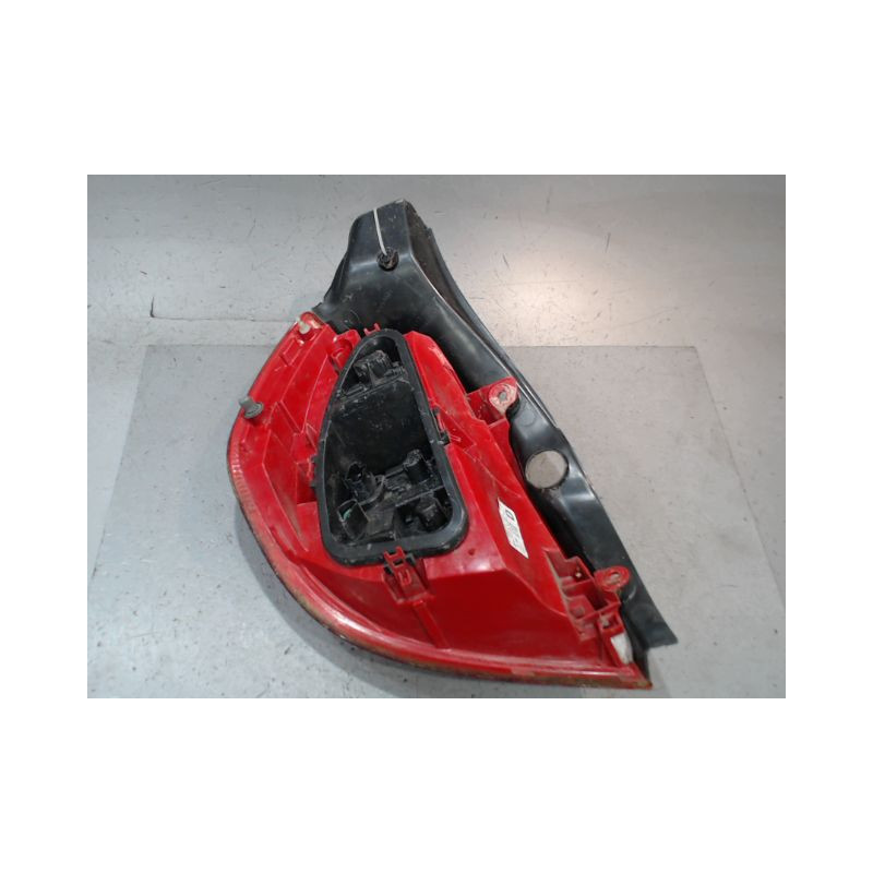 FEU ARRIERE DROIT RENAULT CLIO