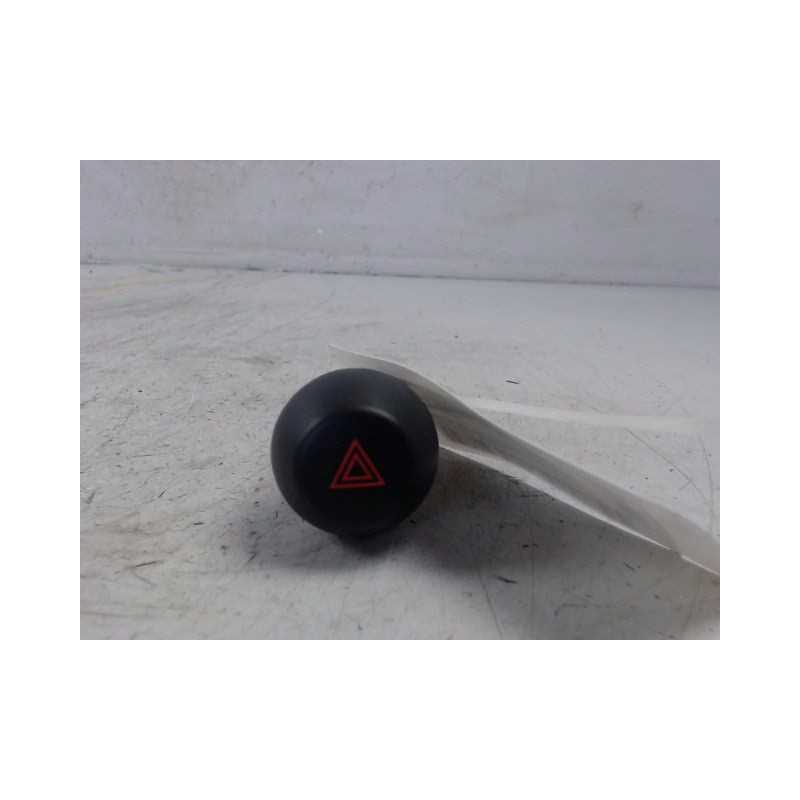 BOUTON DE WARNING TOYOTA RAV4 2003-