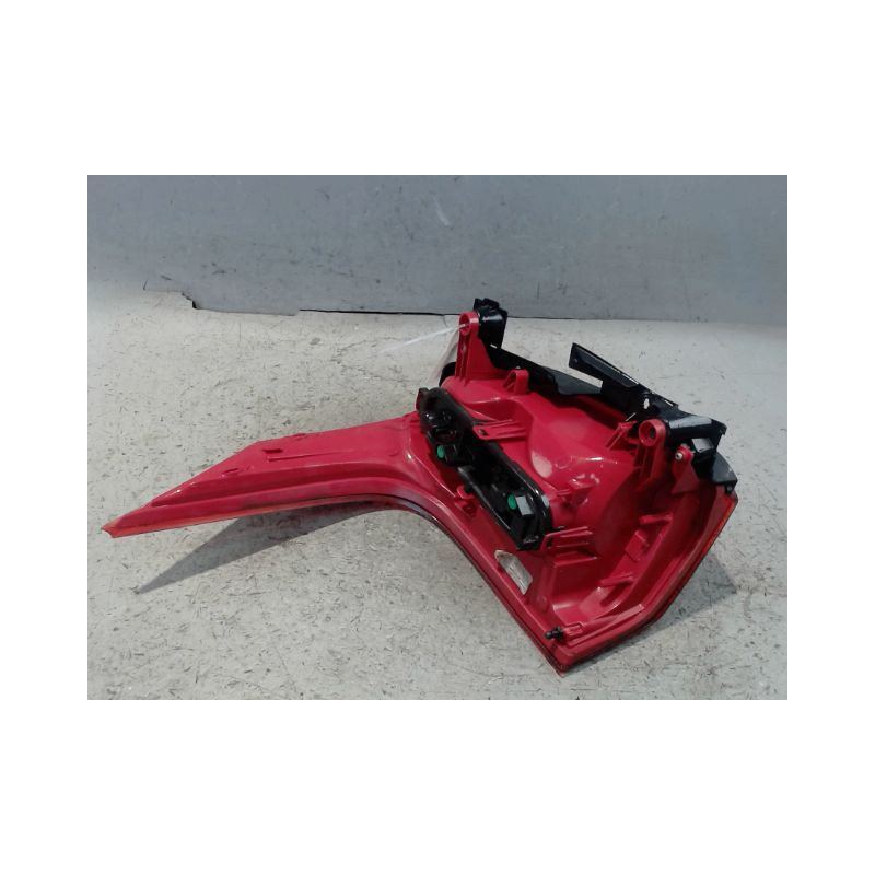 FEU ARRIERE DROIT PEUGEOT 5008 2009-