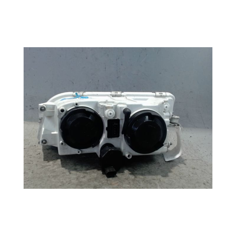 PHARE DROIT VOLVO V40 2000-