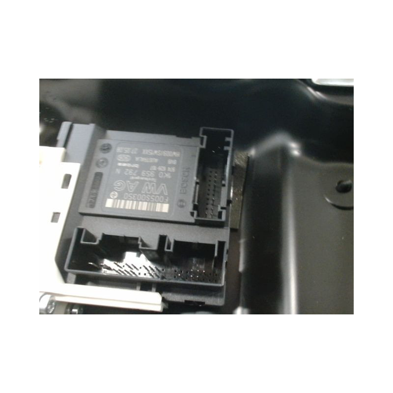 MECANISME+MOTEUR LEVE-GLACE AVANT DROIT VOLKSWAGEN PASSAT BERL. V 2005-2010