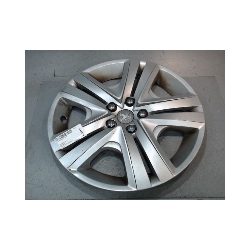 ENJOLIVEUR DE ROUE PEUGEOT 208