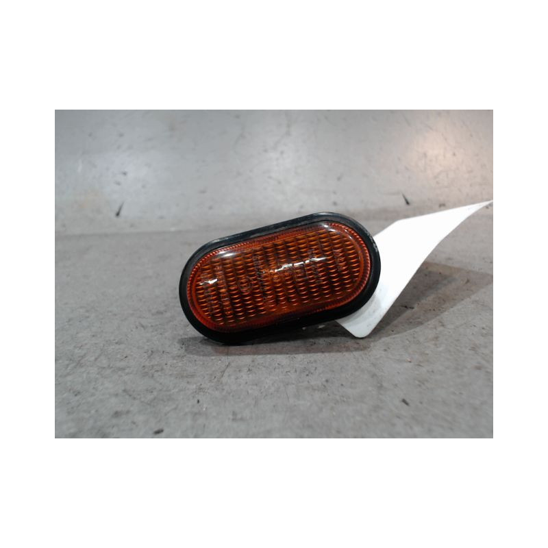 REPETITEUR AILE DROIT RENAULT TWINGO