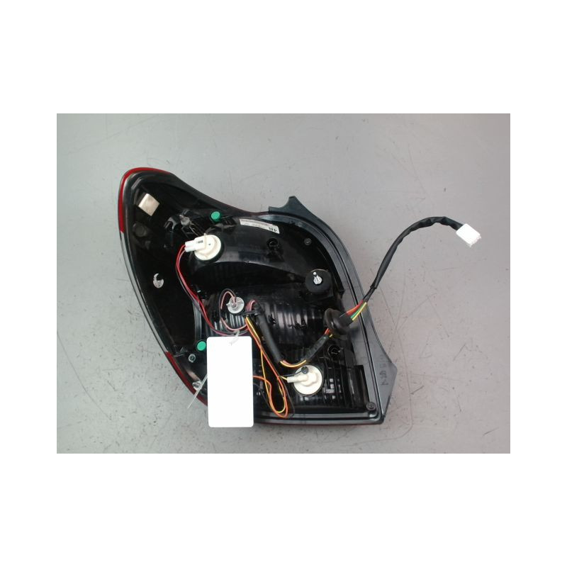 FEU ARRIERE DROIT PEUGEOT 108