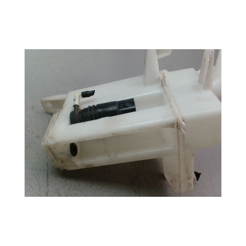 RESERVOIR LAVE-GLACE AVANT SUZUKI SWIFT III 2005-2011