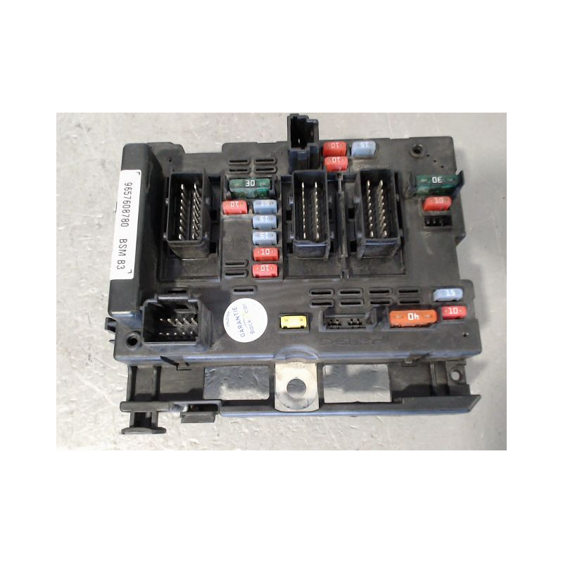 BOITE A FUSIBLES PEUGEOT 206