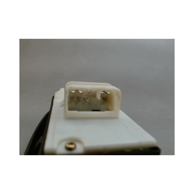COMMANDE LEVE-GLACE PORTE AVG TOYOTA YARIS