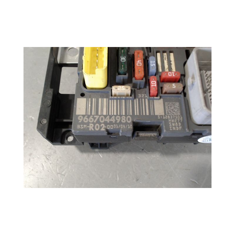 BOITE A FUSIBLES PEUGEOT 407 SW