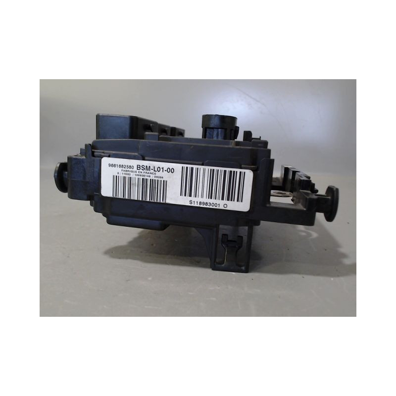 BOITE A FUSIBLES PEUGEOT 407 SW