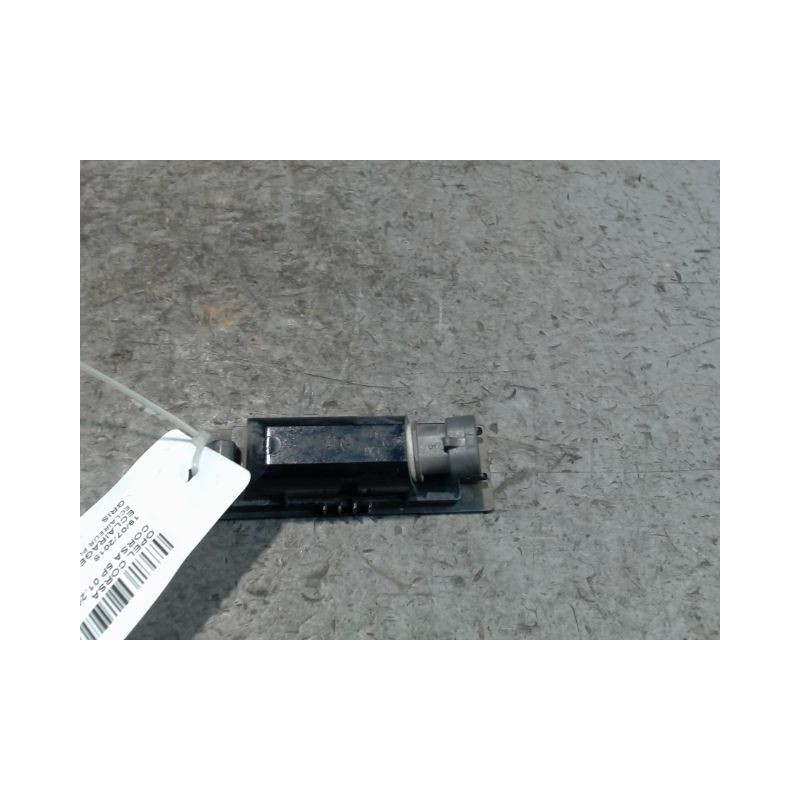 ECLAIREUR PLAQUE DE POLICE DROIT OPEL CORSA 2010-