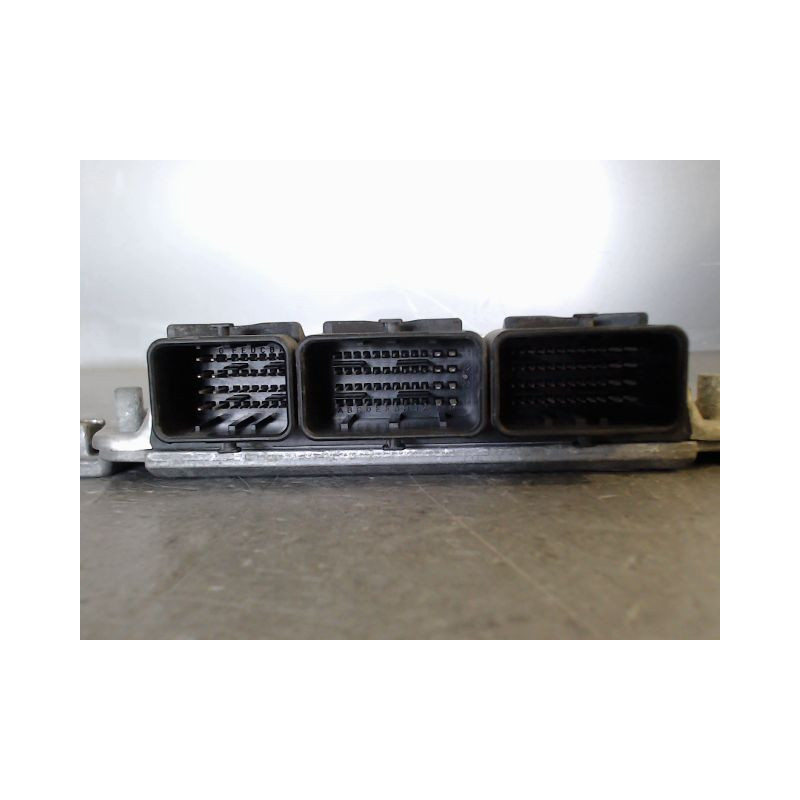 CALCULATEUR MOTEUR RENAULT MASTER
