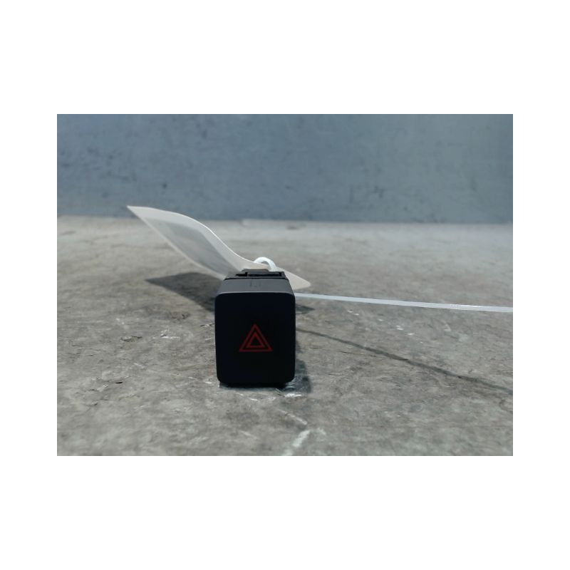 BOUTON DE WARNING NISSAN NOTE