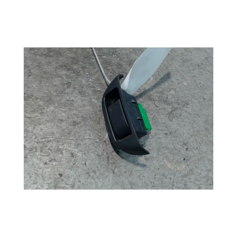 COMMANDE LEVE-GLACE PORTE AVD TOYOTA AYGO 5P