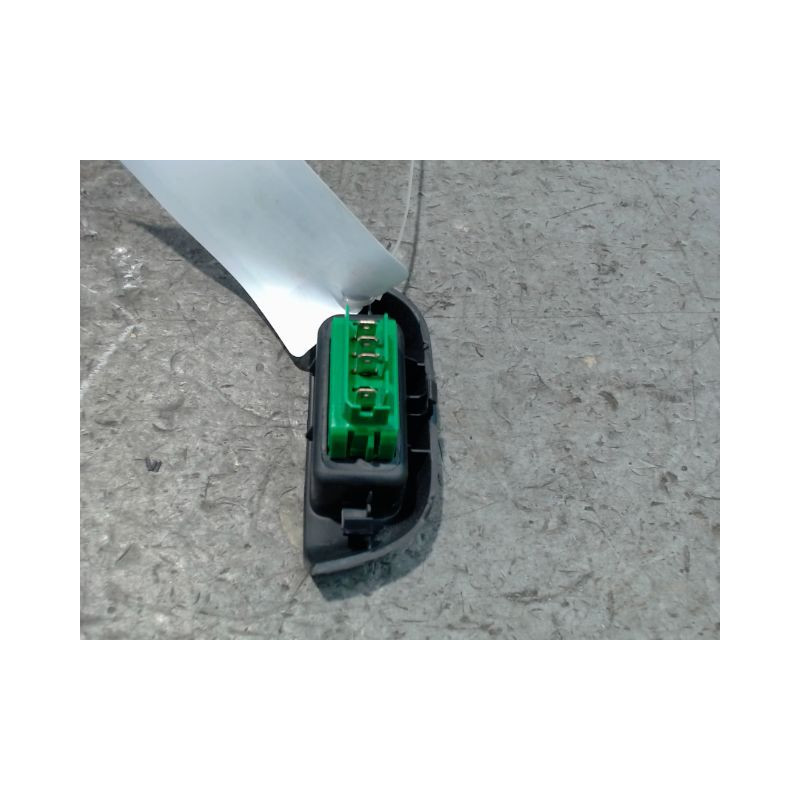 COMMANDE LEVE-GLACE PORTE AVD TOYOTA AYGO 5P
