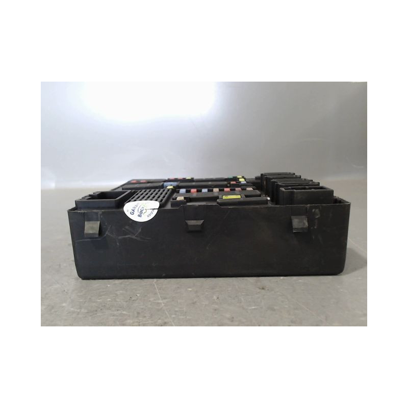 BOITE A FUSIBLES RENAULT MEGANE