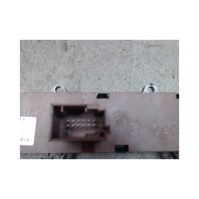 BOUTON DE WARNING PEUGEOT BOXER