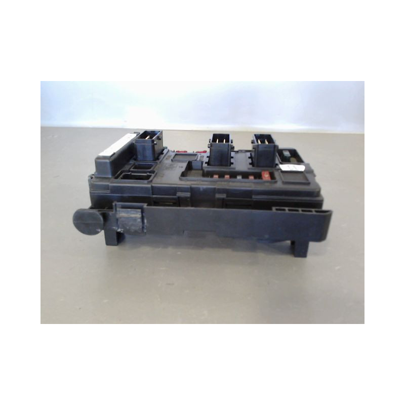 BOITE A FUSIBLES PEUGEOT 206 5P