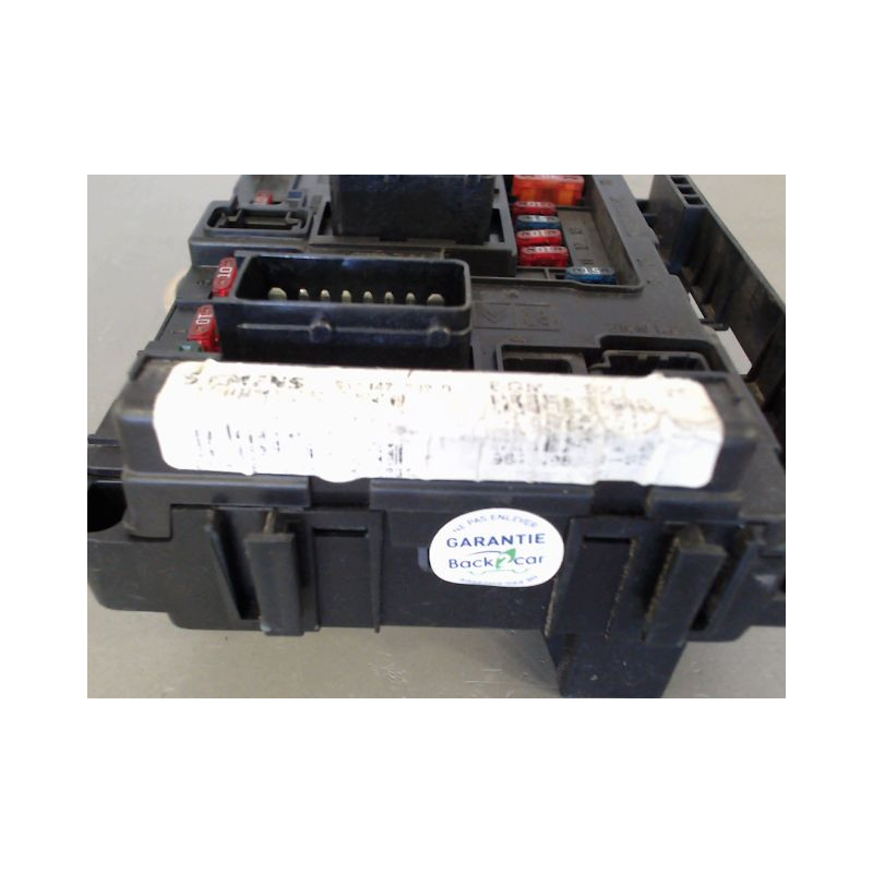 BOITE A FUSIBLES PEUGEOT 206 5P