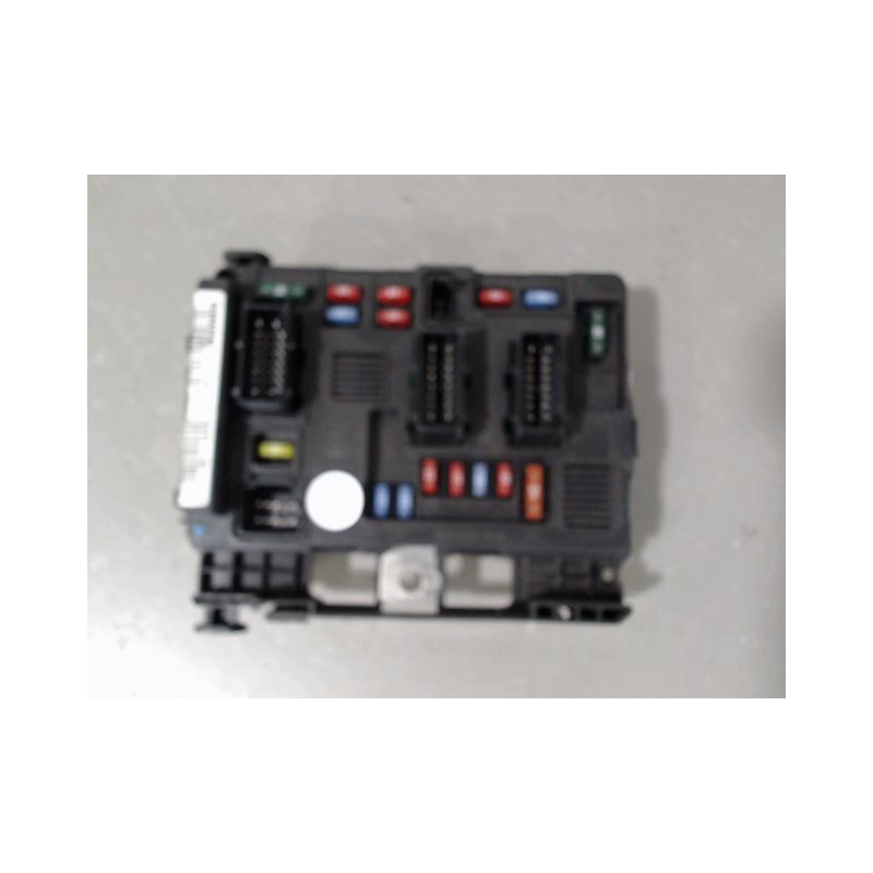 BOITE A FUSIBLES PEUGEOT 206 3P