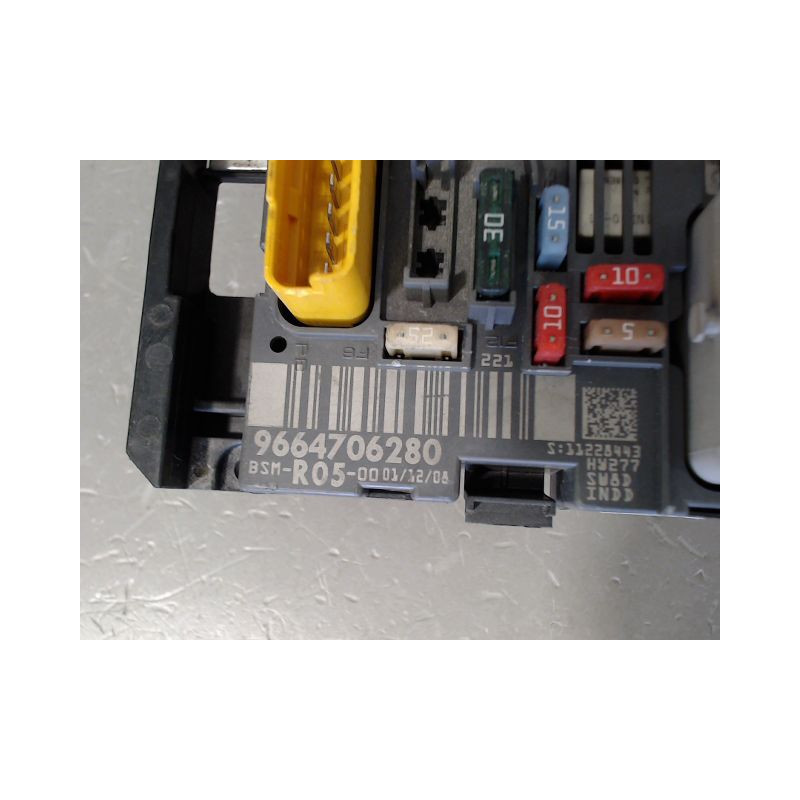 BOITE A FUSIBLES PEUGEOT 308 SW 2008-
