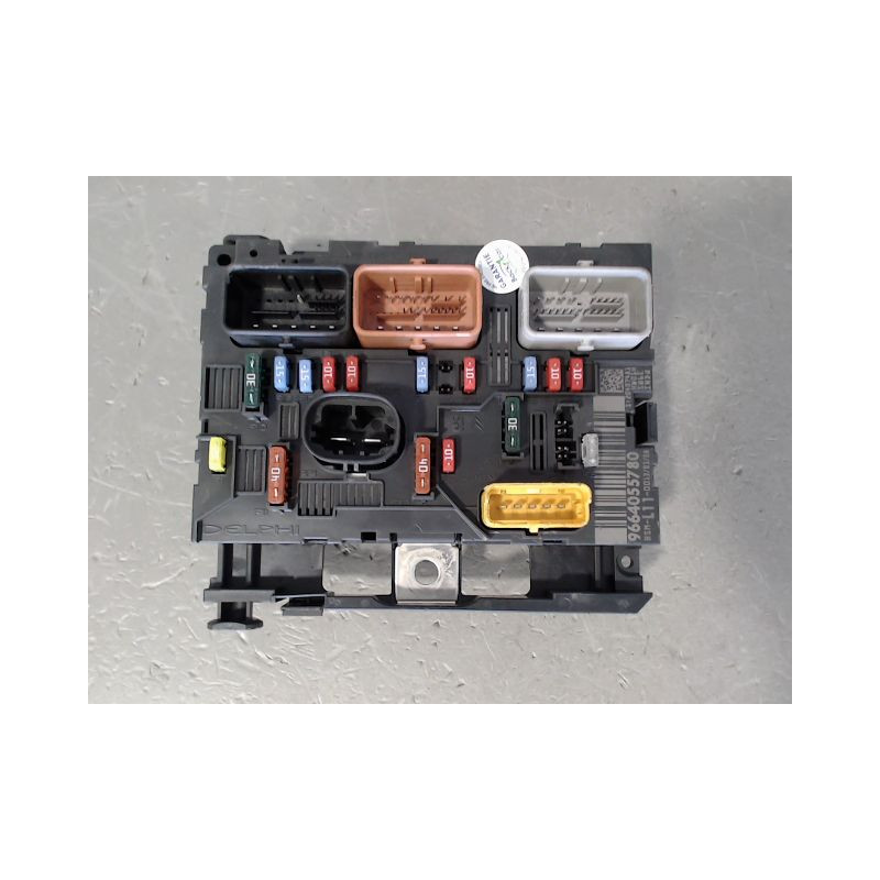 BOITE A FUSIBLES PEUGEOT 207 3P