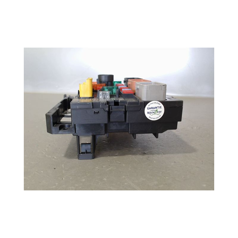 BOITE A FUSIBLES PEUGEOT 207 3P