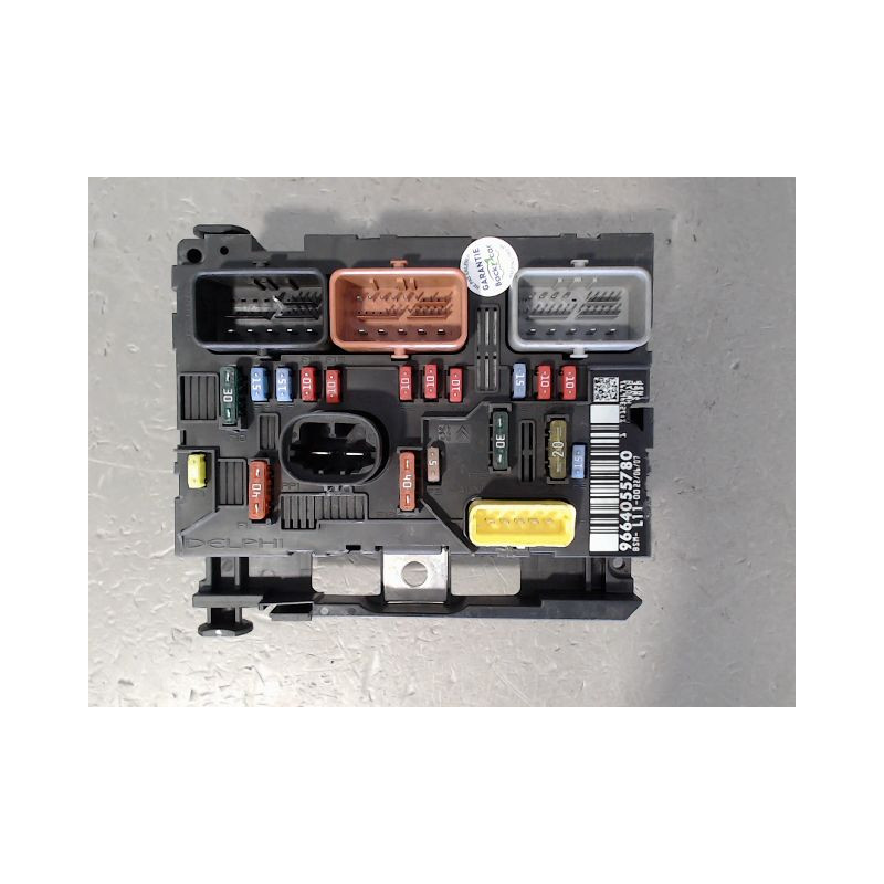 BOITE A FUSIBLES PEUGEOT 207 5P