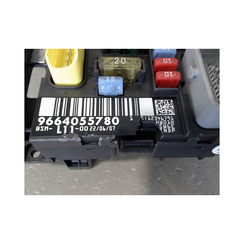 BOITE A FUSIBLES PEUGEOT 207 5P