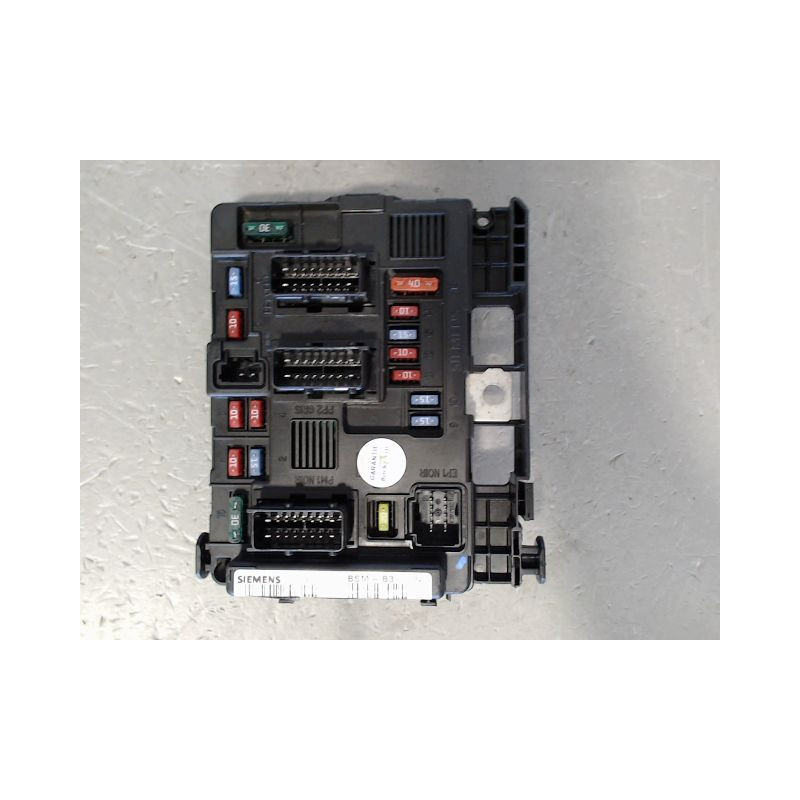 BOITE A FUSIBLES PEUGEOT 1007