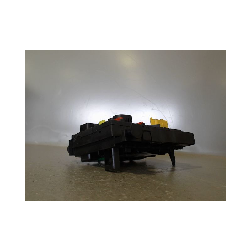 BOITE A FUSIBLES PEUGEOT 207 5P