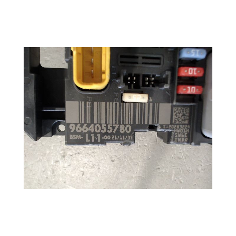 BOITE A FUSIBLES PEUGEOT 207 5P