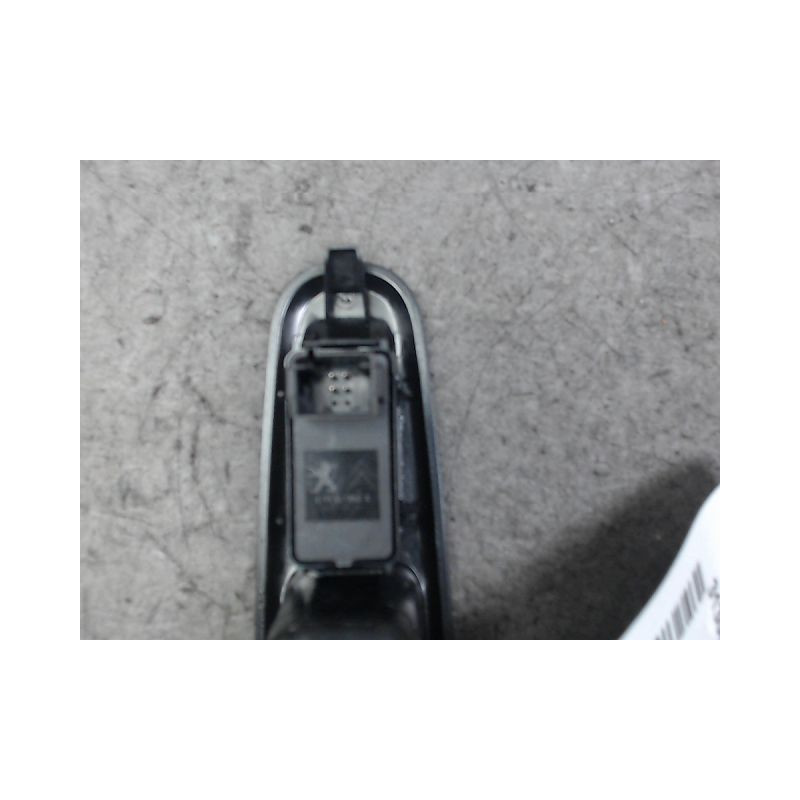 COMMANDE LEVE-GLACE PORTE ARD PEUGEOT 3008 2009-