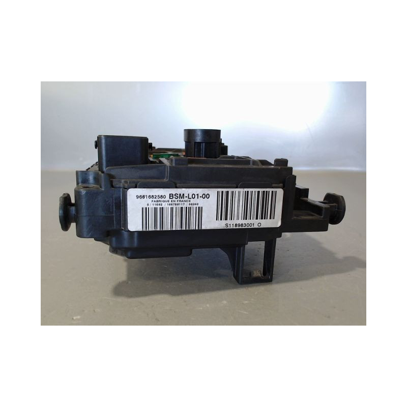 BOITE A FUSIBLES PEUGEOT 407