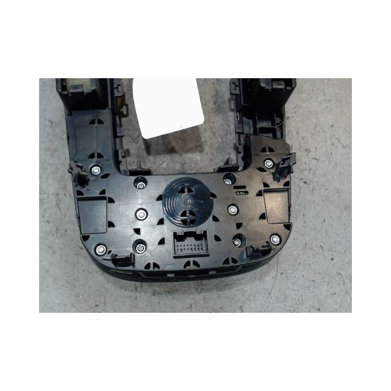 COMMANDE GPS AUDI A4