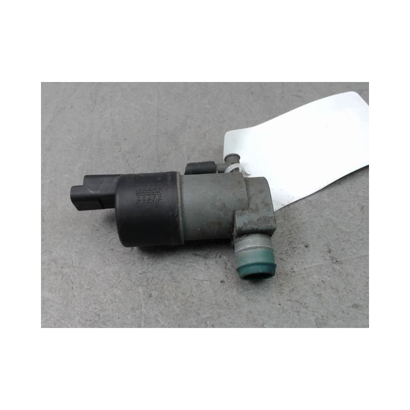 POMPE LAVE-GLACE AVANT DACIA LOGAN BERL. I Phase 2 2008-2012