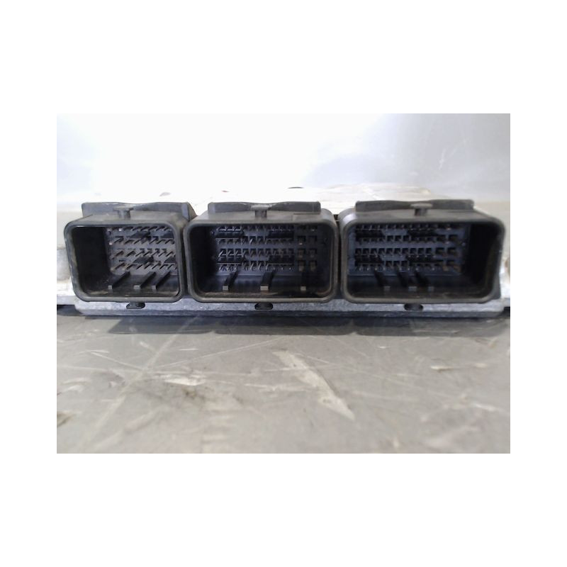 CALCULATEUR MOTEUR RENAULT MASTER
