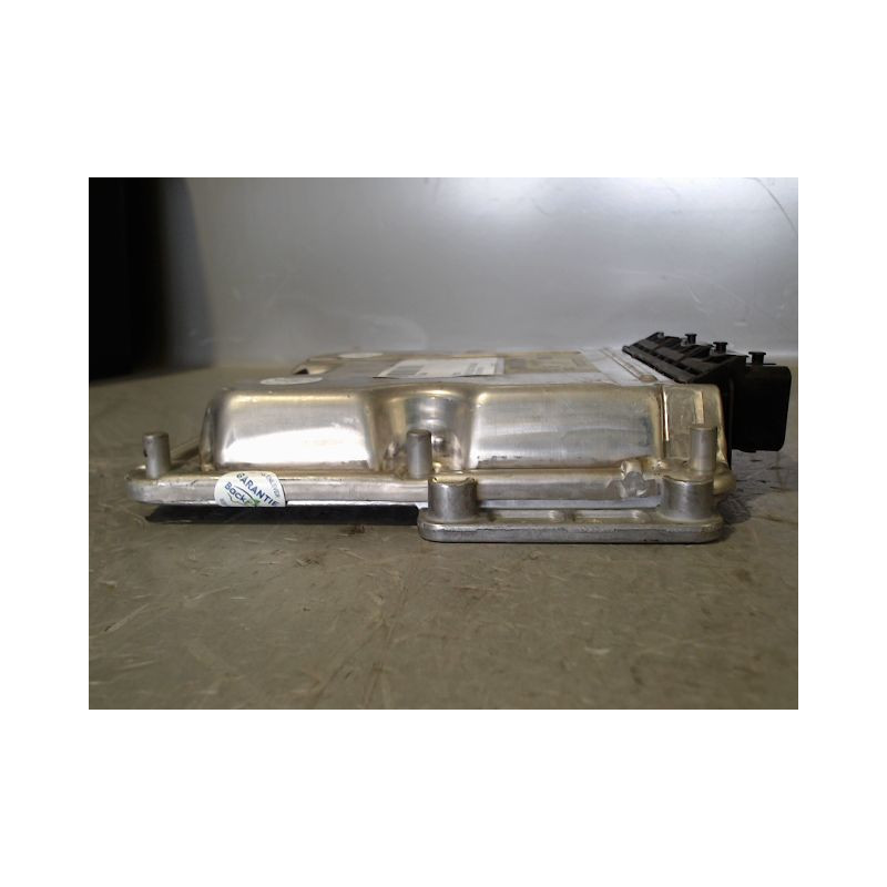 CALCULATEUR MOTEUR VOLVO S40