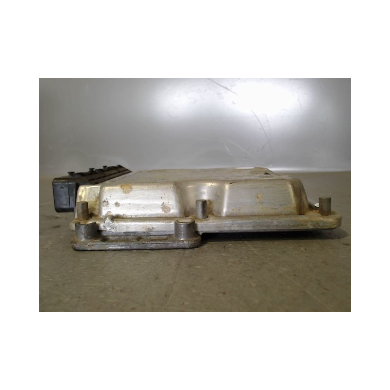 CALCULATEUR MOTEUR RENAULT LAGUNA