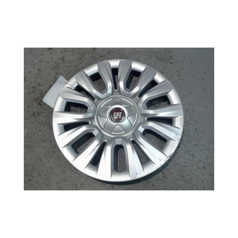ENJOLIVEUR DE ROUE FIAT TIPO