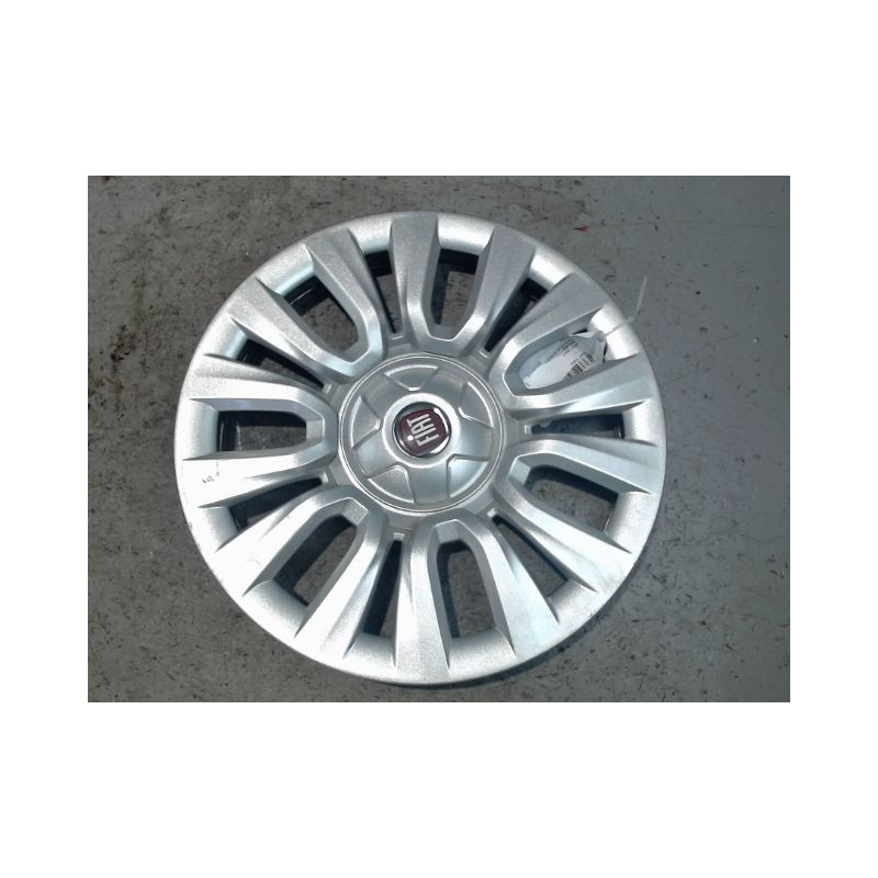 ENJOLIVEUR DE ROUE FIAT TIPO